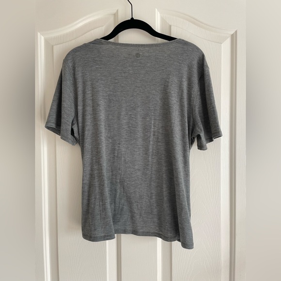 Grey/green lululemon top - Picture 3 of 3